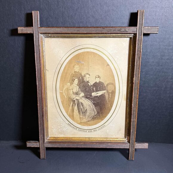 Lincoln Family Photograph [Art 030] - Picture 1 of 6